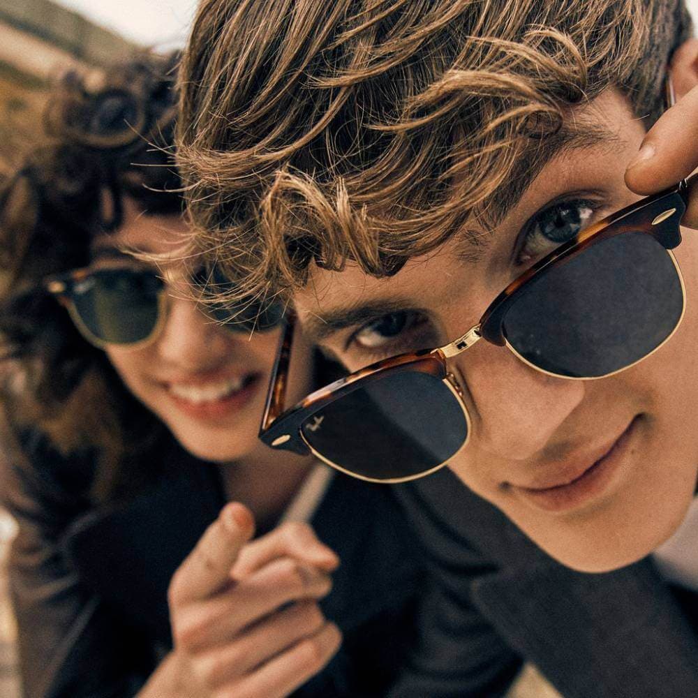 Persona con gafas de sol